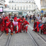 La Horde Rouge Sebastian Lazennec Groupe Deja intervention theatrale sur mesure deambulation de rue